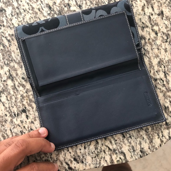 Coach Wallet - Picture 4 of 4